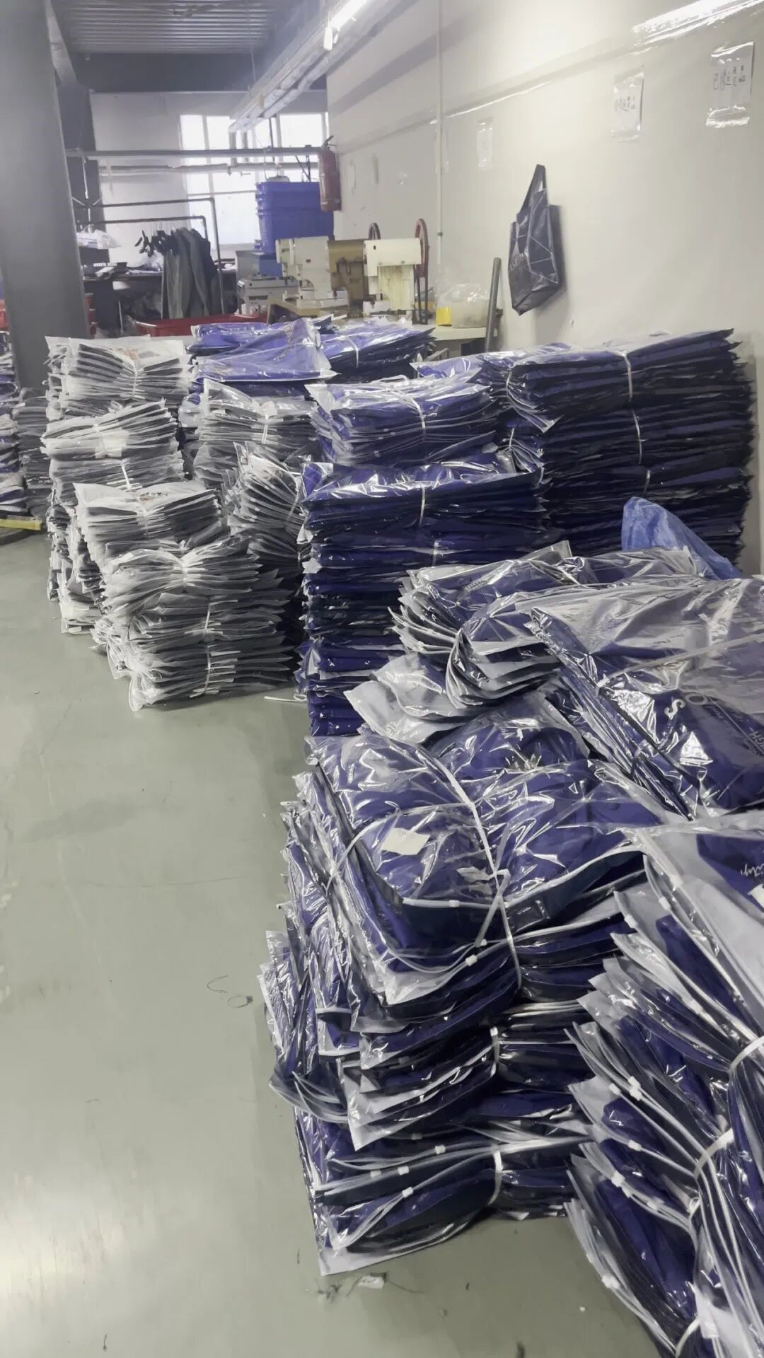 長沙炭河服飾有限公司,長沙西服定制公司,工作服定制,沖鋒衣定制,T恤定制 長沙炭河服飾有限公司,長沙西服定制公司,工作服定制,沖鋒衣定制,T恤定制