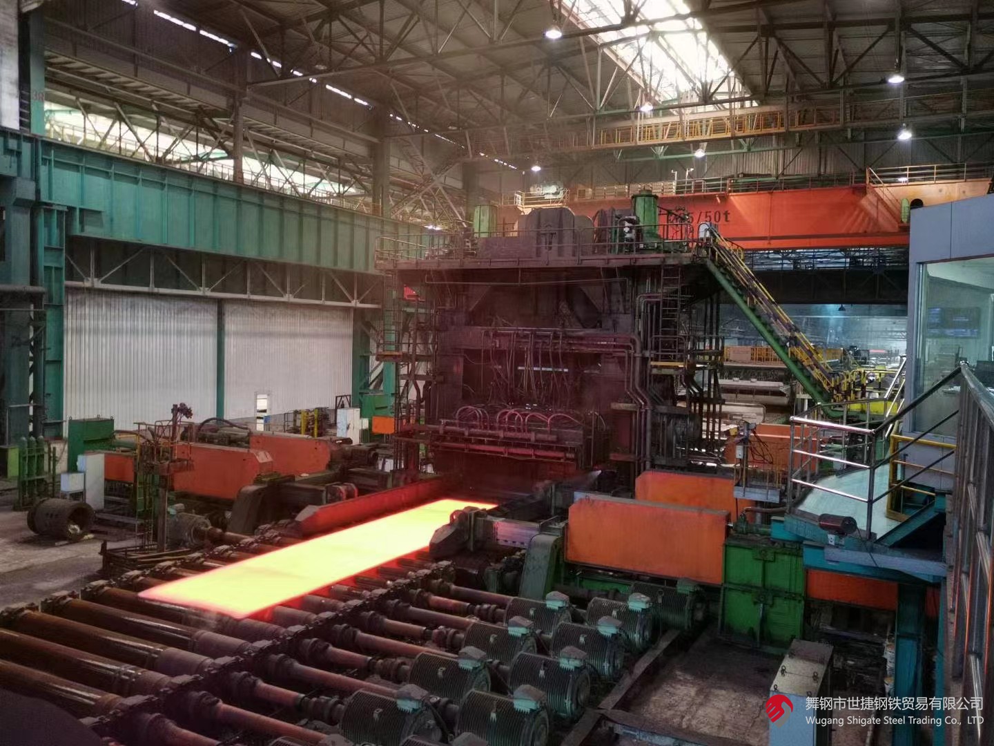 10月17日，河鋼集團(tuán)舞鋼公司實(shí)施工藝創(chuàng)新研發(fā)的鍋爐及壓力容器板鋼板Q370R發(fā)往客戶，將用于浙江某重點(diǎn)新能源項(xiàng)目的關(guān)鍵部位。此單合同的順利完成，標(biāo)志著舞鋼在該類鋼板研發(fā)領(lǐng)域取得新突破：產(chǎn)品交貨期明顯縮短，產(chǎn)品各項(xiàng)性能指標(biāo)躍上一個新高度。