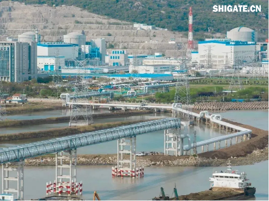 1月1日，國務院國資委新聞中心發(fā)布2024年度央企十大“超級工程”和央企十大“國之重器”，河鋼集團舞鋼公司參與研制的我國首個工業(yè)用途核能供汽項目“和氣一號”和中俄東線天然氣管道工程、中國南極秦嶺站，我國自主設(shè)計建造的首艘大洋鉆探船“夢想”號、亞洲首艘圓筒型海上油氣加工廠“?？惶枴?、我國自主研制的更大直徑盾構(gòu)機“江海號”分別入選。