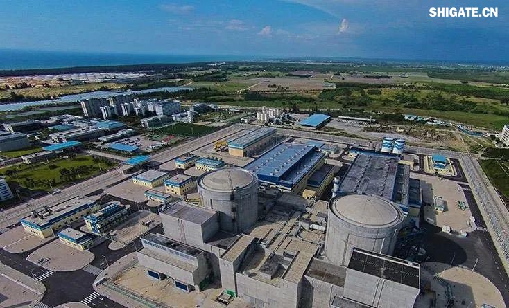 近日，新華社受權(quán)發(fā)布的《關(guān)于2024年國民經(jīng)濟(jì)和社會發(fā)展計(jì)劃執(zhí)行情況與2025年國民經(jīng)濟(jì)和社會發(fā)展計(jì)劃草案的報(bào)告》顯示，我國第三代自主產(chǎn)權(quán)核電“國和一號”示范工程1號首堆建成投運(yùn)?！皣鸵惶枴笔俏覈灾髟O(shè)計(jì)的更大功率非能動核電機(jī)組。河鋼集團(tuán)舞鋼公司生產(chǎn)的核電用鋼用于該項(xiàng)目核電機(jī)組安全殼、補(bǔ)水相關(guān)設(shè)備支撐、高溫高壓管件等的制造。