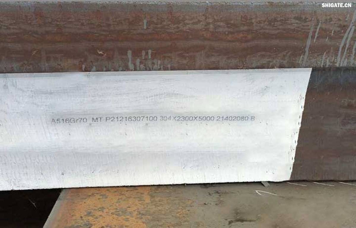 河鋼舞鋼積極發(fā)揮技術(shù)優(yōu)勢(shì)，打造更多“單打冠軍”產(chǎn)品。成立高難要求SA516Gr70小微攻關(guān)團(tuán)隊(duì)，采用專用成分設(shè)計(jì)、一體化特殊工藝，攻克相關(guān)技術(shù)難題，不斷提高產(chǎn)品質(zhì)量，研發(fā)出更高技術(shù)含量的高附加值產(chǎn)品，滿足客戶的個(gè)性化需求。在今年5月，河鋼舞鋼為客戶研發(fā)出厚度203mm、技術(shù)含量在當(dāng)時(shí)均創(chuàng)同類鋼板之更的高性能SA516Gr70，助力我國(guó)重點(diǎn)PTA（精對(duì)苯二甲酸）項(xiàng)目建設(shè)。短短三個(gè)月，便再次實(shí)現(xiàn)突破，成功生產(chǎn)304mm厚SA516Gr70鋼板，實(shí)現(xiàn)高難要求容器用鋼SA516Gr70從8mm到304mm厚度規(guī)格的全覆蓋。鋼板具備優(yōu)良沖擊溫度性能，可廣泛應(yīng)用于常溫到零下52攝氏度的環(huán)境，耐高溫模焊時(shí)間可達(dá)26小時(shí)。產(chǎn)品不僅在重點(diǎn)工程項(xiàng)目得到應(yīng)用，還遠(yuǎn)銷海外，獲得市場(chǎng)高度認(rèn)可。